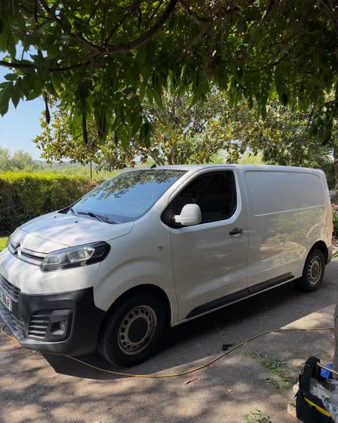 Utilitaire Citroën Jumpy blanc lavé à la main