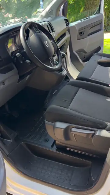Vidéo : les étapes du nettoyage de la cabine d'un utilitaire Citroën Jumpy