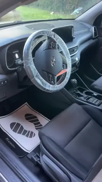 Vidéo : les étapes du nettoyage intérieur d'un Hyundai Tucson, de l'aspiration au shampouinage